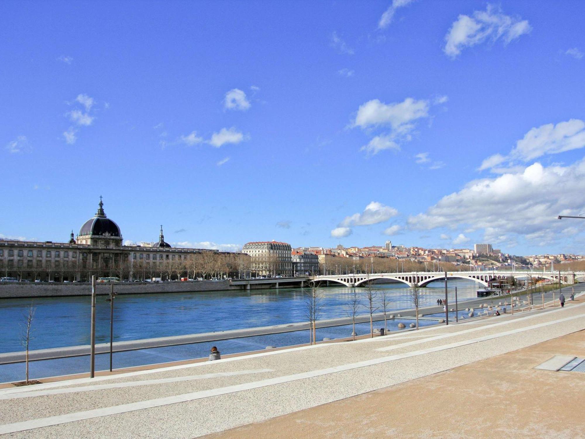 Ibis Budget Lyon Centre Confluence Esterno foto