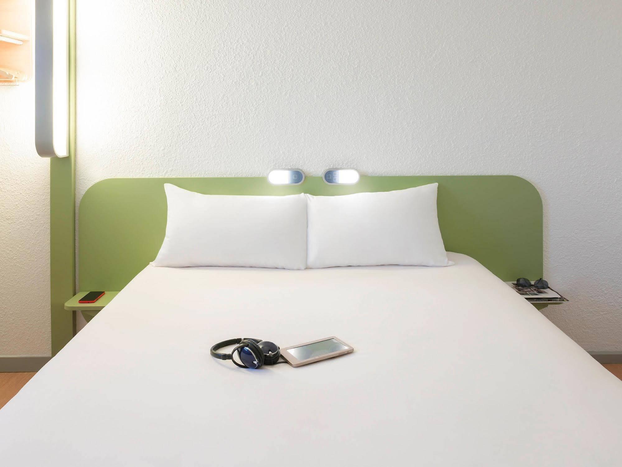 Ibis Budget Lyon Centre Confluence Esterno foto